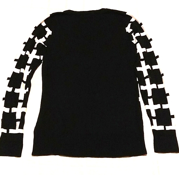 NWOT Merona SuPer Soft B/W Knit Cross Print Crewneck Sweater - Picture 10 of 13